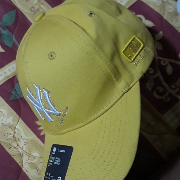 Yellow NY cap - Picture 2 of 3